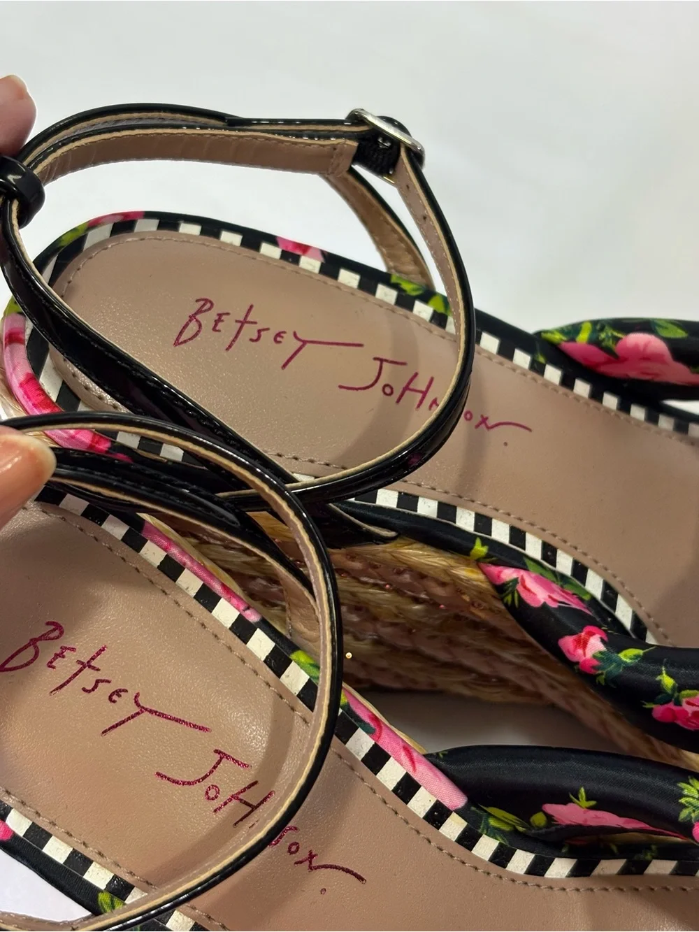 NWT BETSEY JOHNSON “Pansies” Floral Black Pink Wedge Sandals Ankle Strap 8 $149